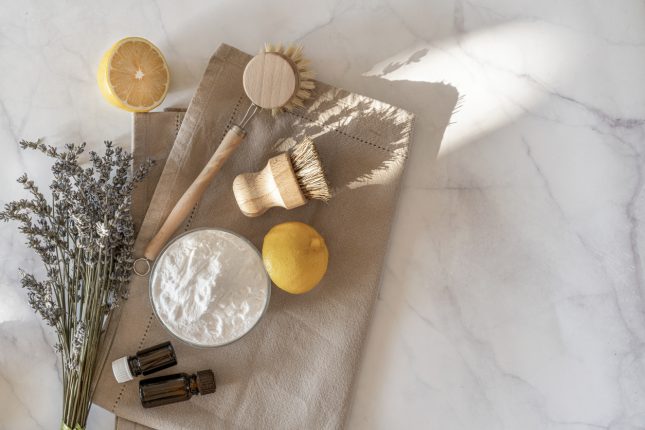 Detersivi fai da te: aceto, limone e bicarbonato