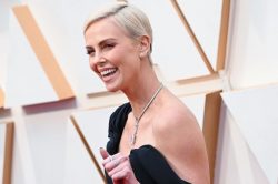 Copia il look di Charlize Theron