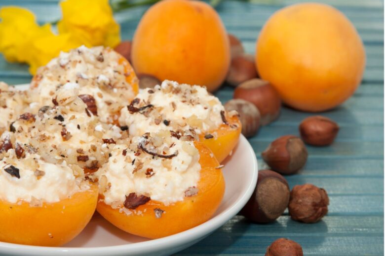Albicocche Ripiene con Caprino e Noci