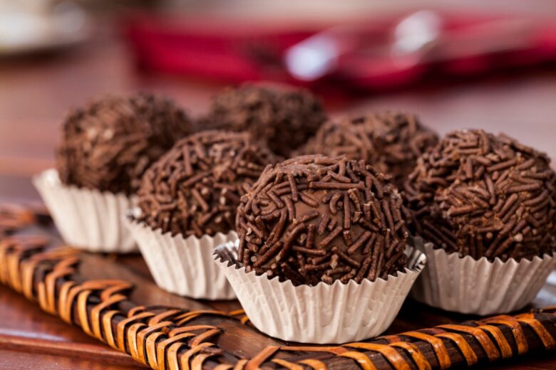 Dolcetti con cioccolato e mandorle