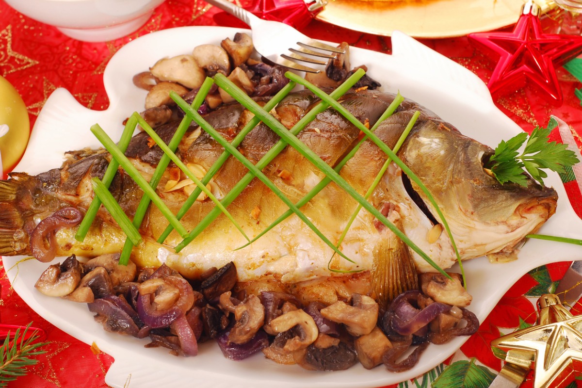 Carpa al forno con funghi