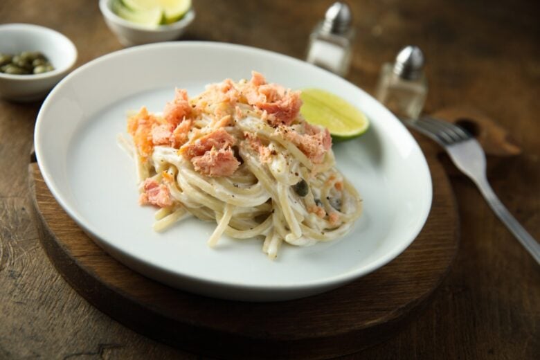 Spaghettoni cacio, pepe e salmone norvegese