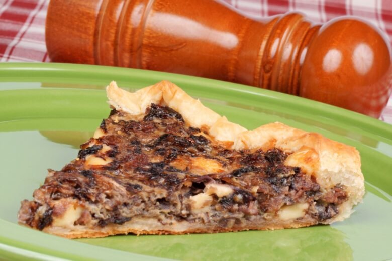 Torta salata con radicchio e taleggio