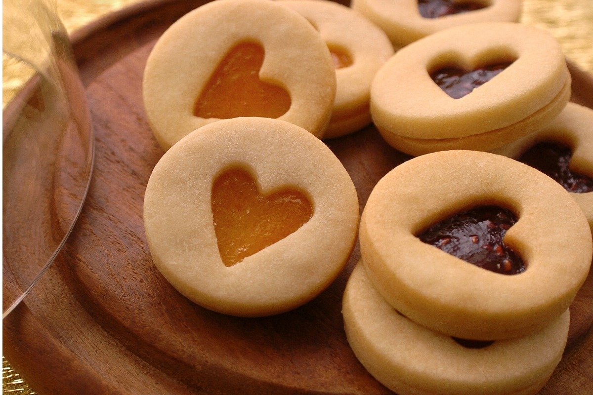 Biscotti con cuore di marmellata