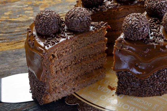 Torta di compleanno al cioccolato