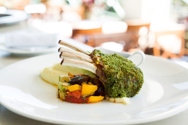 Costolette di agnello ai pistacchi e fonduta al gorgonzola