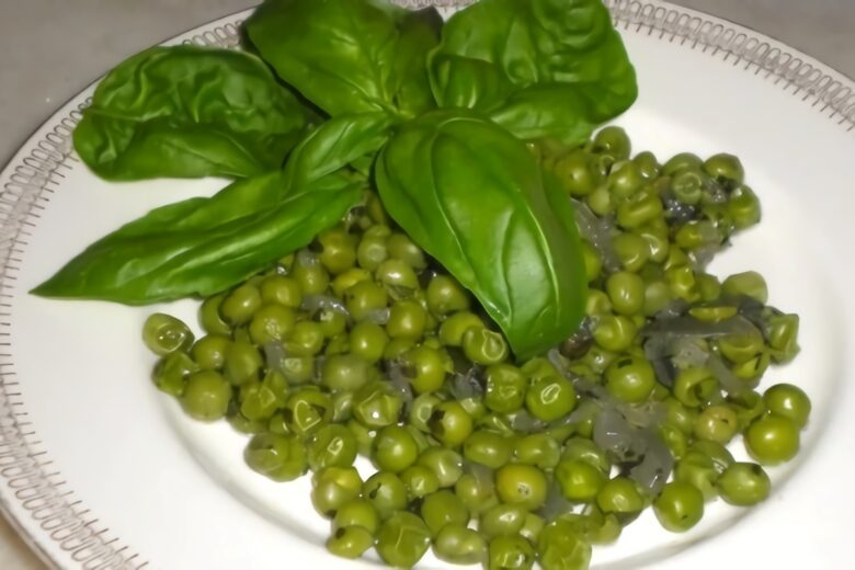 Piselli tiepidi al basilico