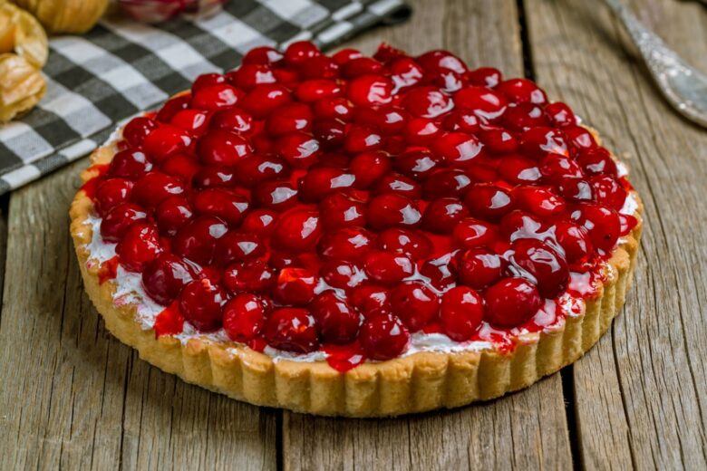 crostata con ciliegie e cioccolato bianco