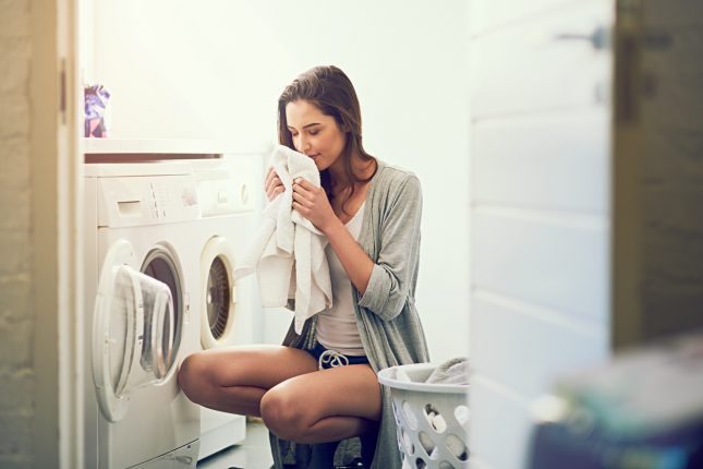 Come eliminare l’odore di sudore dai vestiti