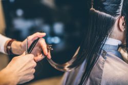 Quando tagliare i capelli secondo le fasi lunari