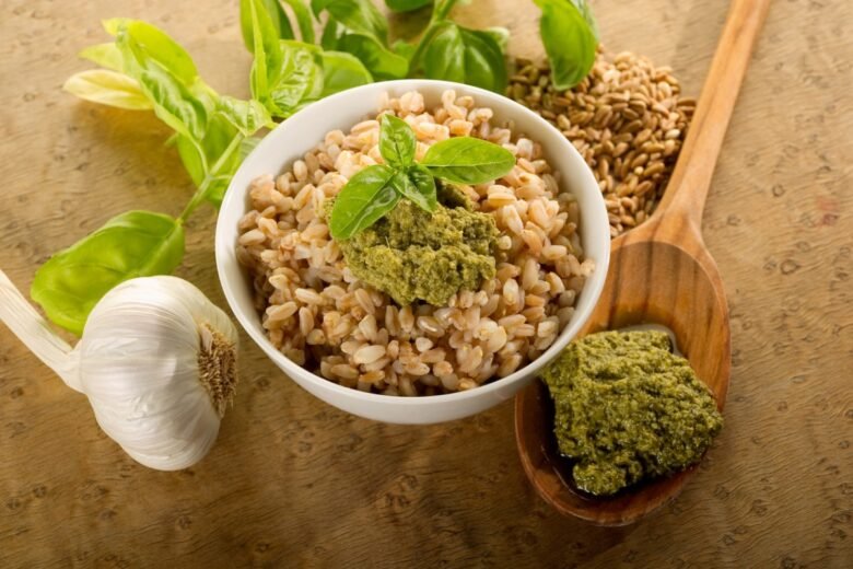 Insalata di farro al pesto