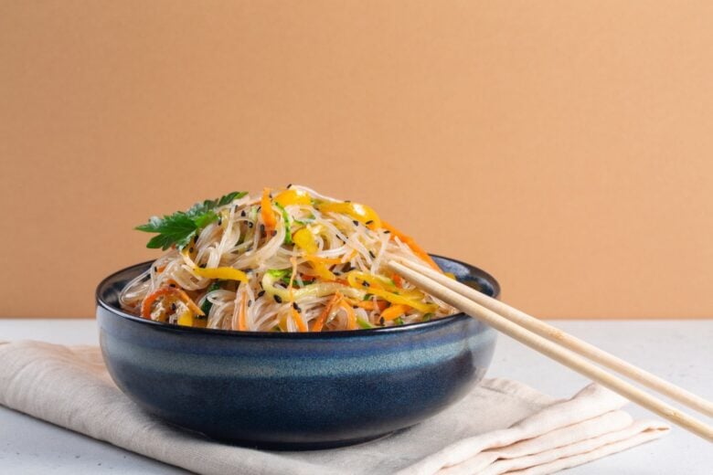 Spaghetti di soia alle verdure
