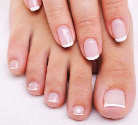 Bye bye acetone: solventi per lo smalto che non rovinano le unghie