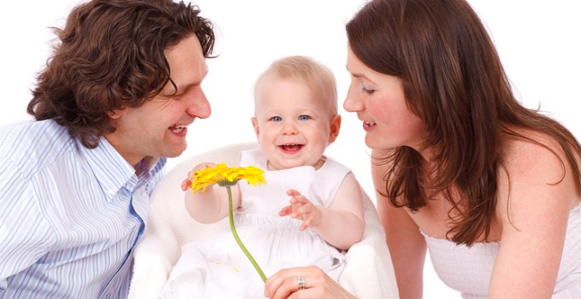 Come dare ai figli il cognome materno a fianco di quello paterno