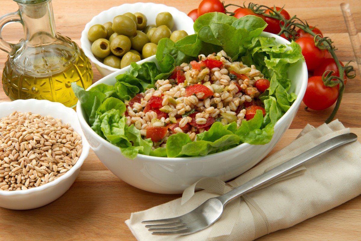 Insalata di farro con tonno e pomodorini