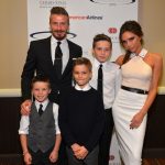 David e Victoria Beckham con i figli sul red carpet in California