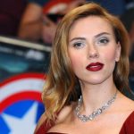 Scarlett Joahnsson con make up metallizzato