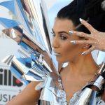 Z LaLa con total look metallizzato