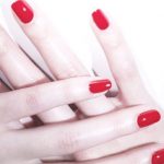 Mani con smalto Louboutin Le Rouge