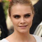 Cara Delevingne: smokey eyes e labbra senza trucco