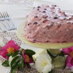 Torta ai frutti di bosco a forma di cuore