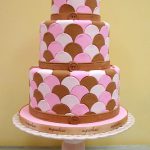Torta rosa e marrone, con mosaico retro