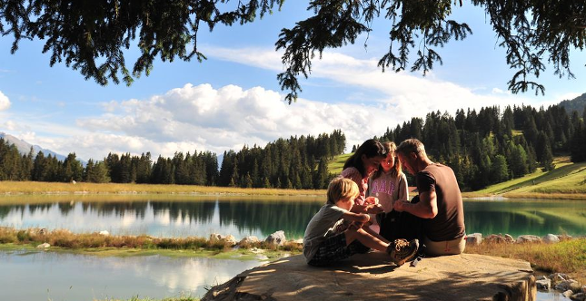 PRIVÀ Alpine Lodge: l'offerta per portare gratis i nonni in vacanza