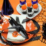 Piatti, bicchieri, posate per halloween
