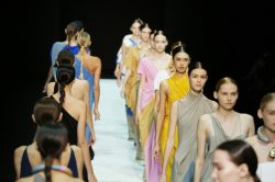 Angelos Bratis: la sfilata S/S 2015 alla Milano Fashion Week