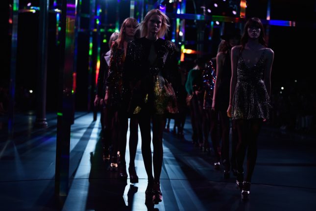 Rock, rock, rock la donna Saint Laurent ss 2015qRock, rock, rock la donna Saint Laurent ss 2015