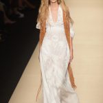 Abito lungo in organza e gilet camoscio