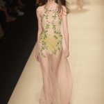 Abito nude con applicazioni floreali