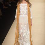 Abito lungo bianco con gilet