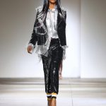 Joggers e giacca sfilacciata a paillettes nere