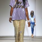 Joggers e maglietta con scritta