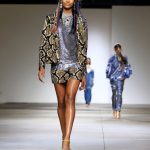Minigonna e giacca animalier glitterata