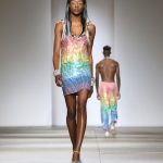 Miniabito con paillettes arcobaleno e spalline preziose