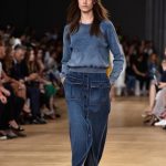 Gonna lunga in denim e maglioncino