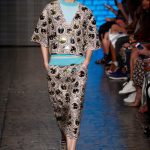 DKNY, top corto e longuette con paillettes a specchio