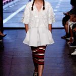 DKNY, minigonna a ruota bianca su tubino a righe