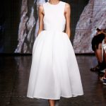DKNY, vestito bianco con gonna a ruota