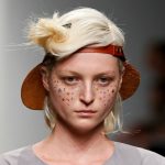 Detacher, particolare trucco e capelli