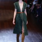 Vestito in camoscio color verde muschio