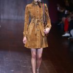 Trench marrone in camoscio