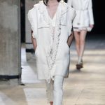 Pantaloni e capospalla total white