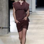 Shorts traforati e blusa sfrangiata