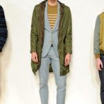 J. Crew, parka verde muschio su vestito sartoriale