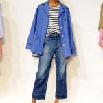 J. crew, giacca in royal blu, jeans e maglietta a righe