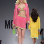 Costume con pareo e felpa in rete rosa