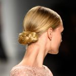 Tadashi Shoji, raccolto chignon
